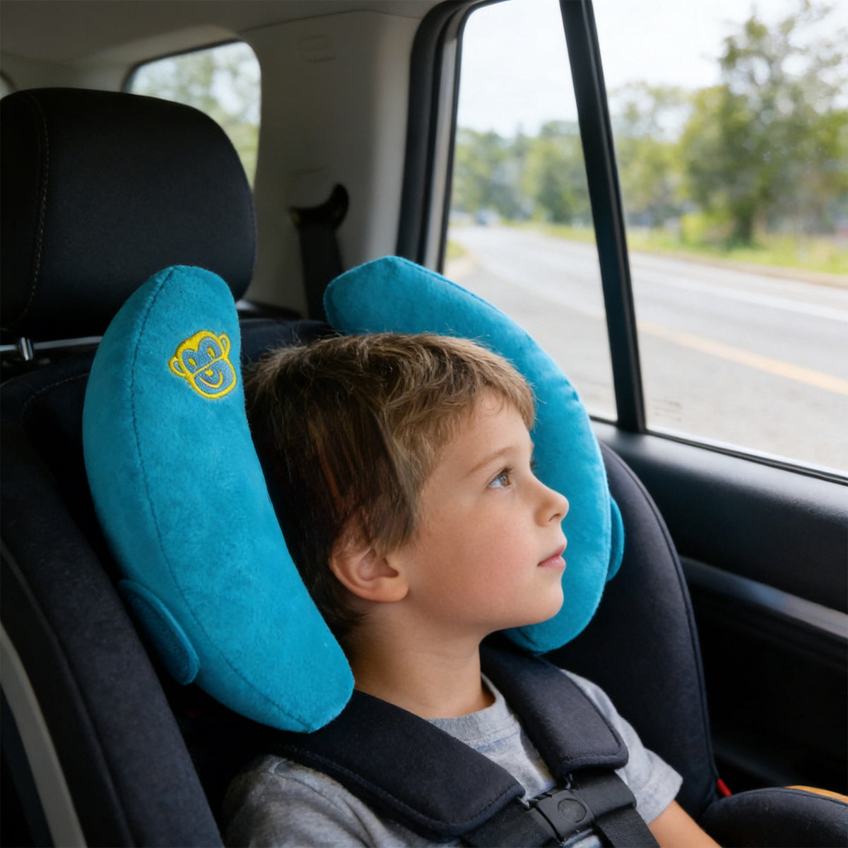 Banana-Shaped Car Neck Pillow with Adjustable Headrest Strap, Soft Polyester - Image 4